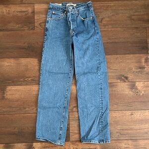 Levi’s Ribcage Straight Ankle Jeans